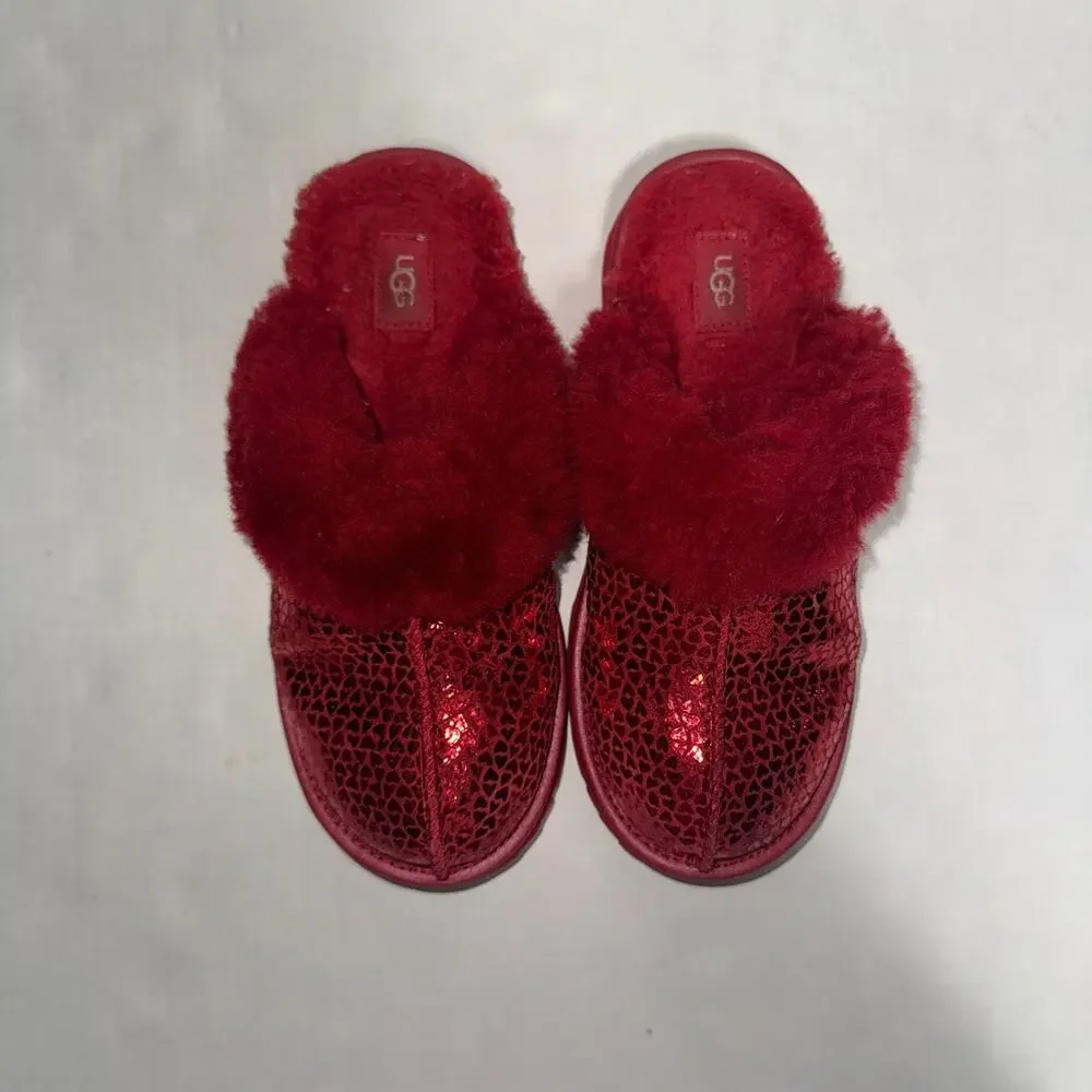 UGG Girl 5 Slippers Cozy II Gel Hearts Loungewear Comfy Warm Cozy Holiday